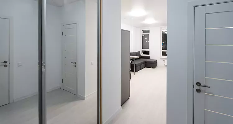 Modern Mirrored Closet Doors Repair in Crestview, FL